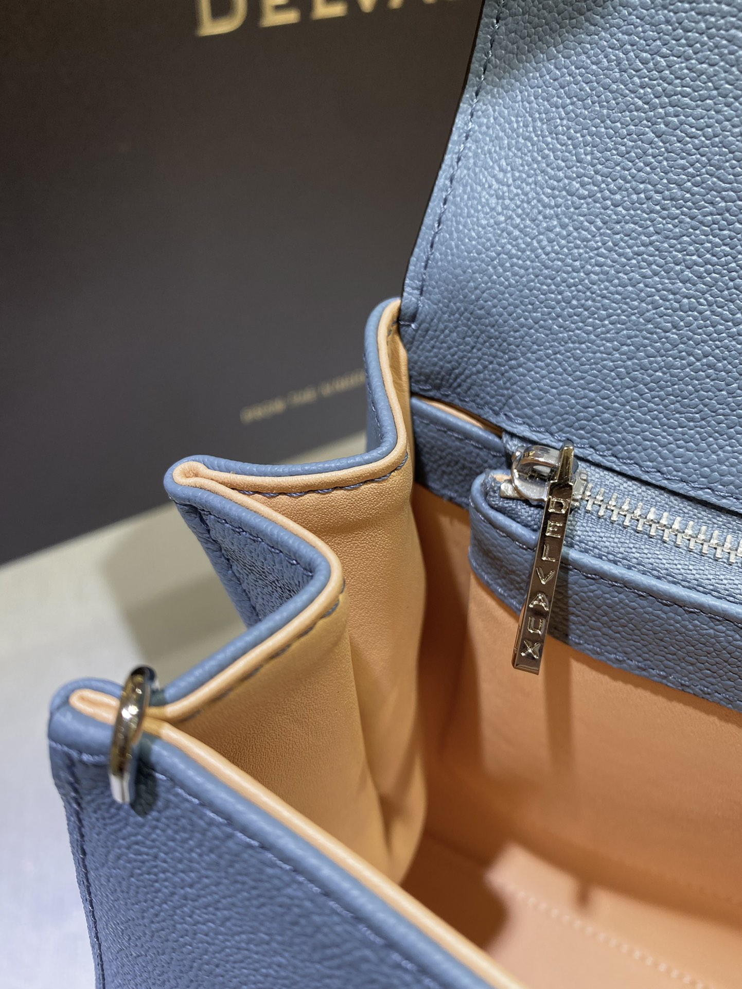 델보 브리앙 PM 토트백 미듐